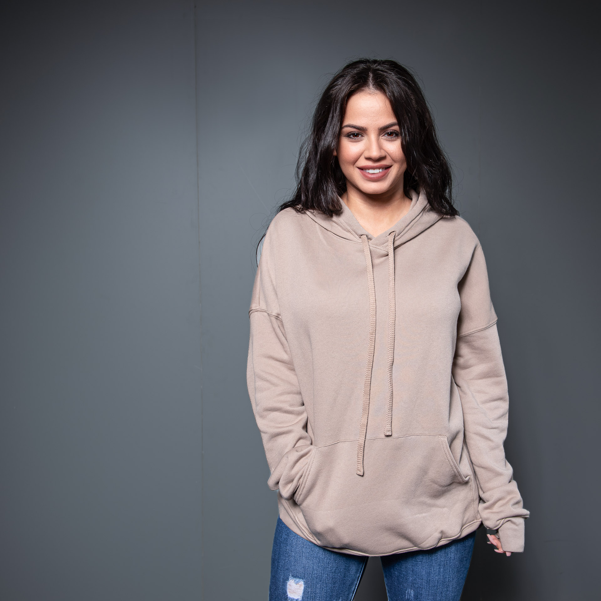 Hoodie Oversize in verschiedenen Farben und Aufdrucken – Bild 10