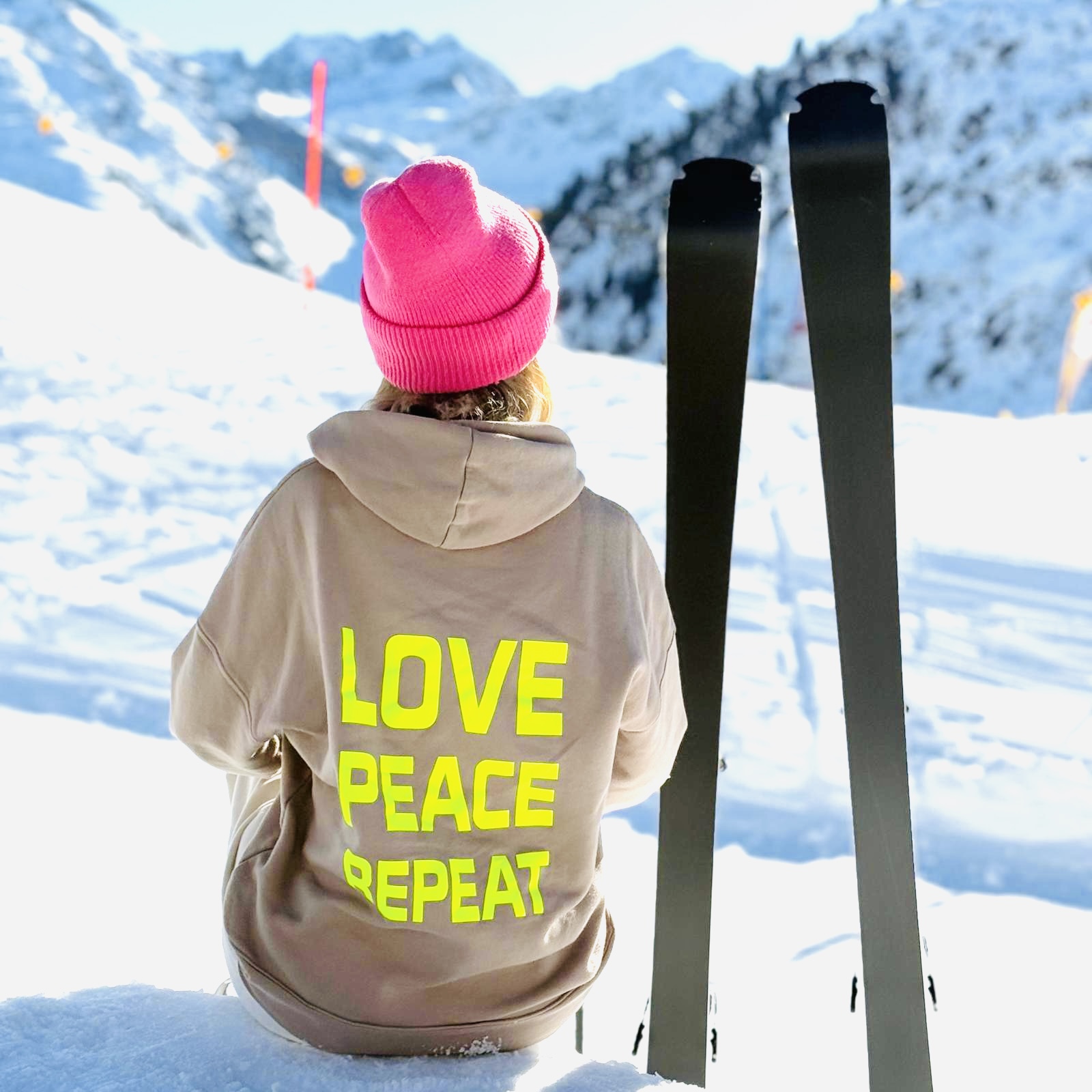 Hoodie Oversize in verschiedenen Farben und Aufdrucken – Bild 16