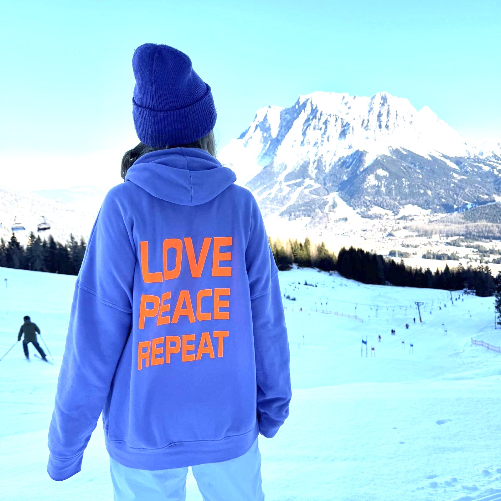 Hoodie Oversize in verschiedenen Farben und Aufdrucken – Bild 15